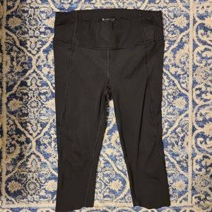Athleta Crop Pants Size S with Back Zipper Pocket